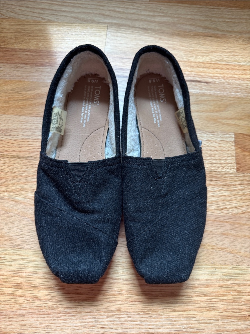 Toms Black Slip-On Wool/Polyester Shoes with Fuzzy Lining Sz 9.5
